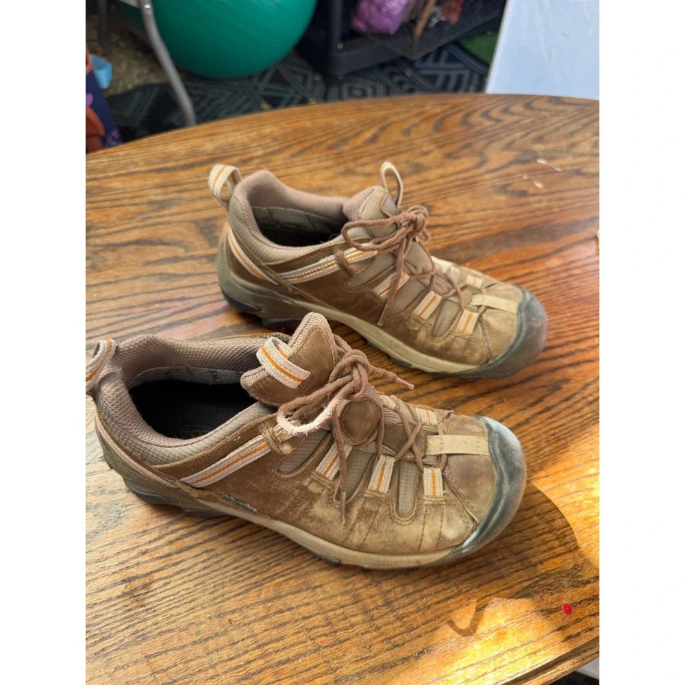 Keen Woman's size 8.5 Hiking Biking Walking Winter Brown Leather Warm